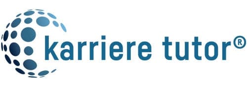 karriere tutor Das Bild zeigt das Logo von „karriere tutor“ mit dem Text „karriere tutor®“ in blauen Kleinbuchstaben. Links neben dem Text befindet sich ein sphärisches Design aus unterschiedlich großen blauen Kreisen, die einen dreidimensionalen Effekt erzeugen und den Fokus der Firma auf die Weiterbildung mit Bildungsgutschein betonen.